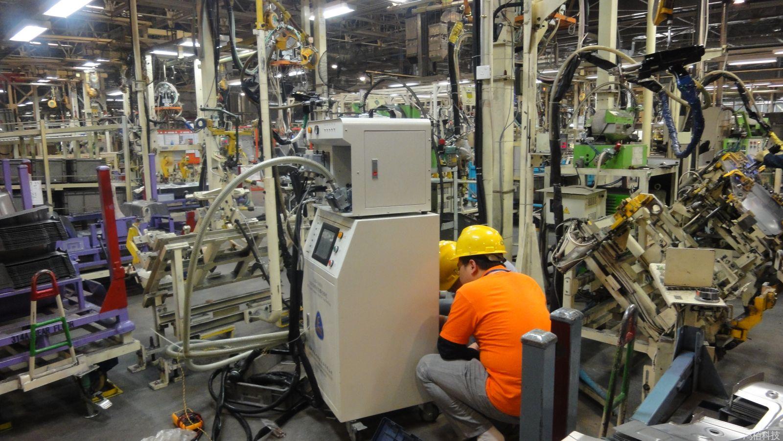 我司工程师在广汽丰田焊装车间改装维护设备